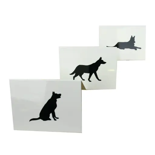 [940957] LOT DE 3 PANNEAUX ASSIS-DEBOUT-COUCHE